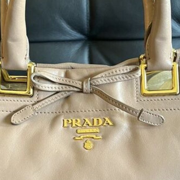 GORGEOUS SOFT LEATHER PRADA 2 WAY BAG - Picture 10 of 16